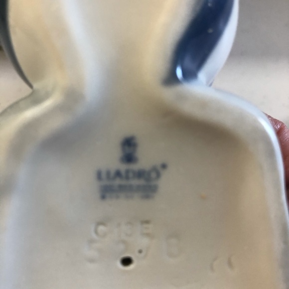 Vintage Lladro #5278 Clown with puppy and ball - Picture 3 of 3